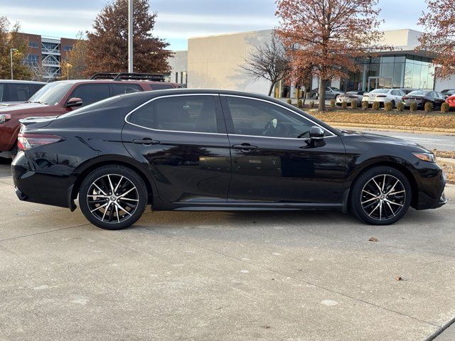 2024 Toyota Camry Hybrid SE