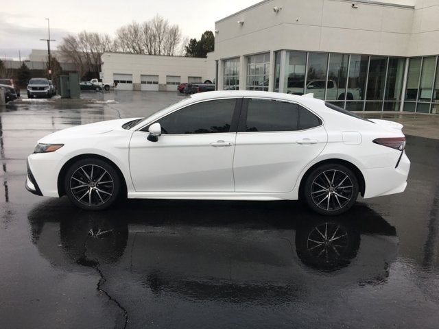 2024 Toyota Camry Hybrid SE