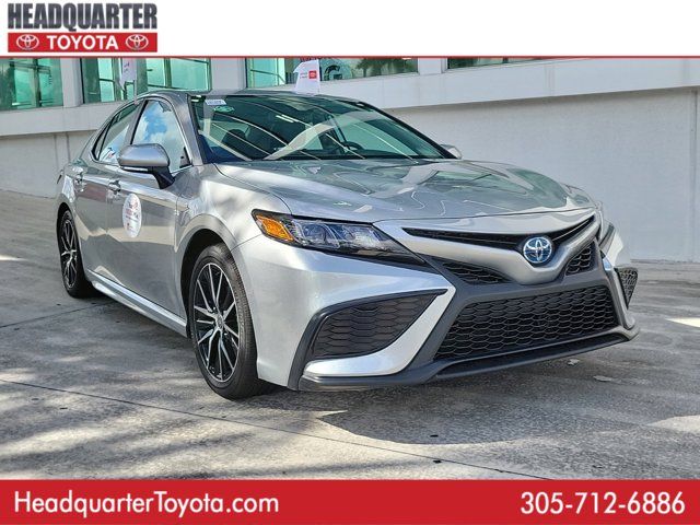 2024 Toyota Camry Hybrid SE