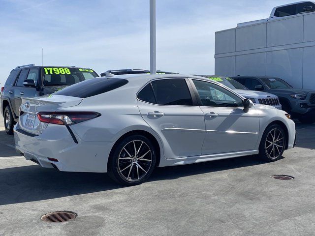 2024 Toyota Camry Hybrid SE