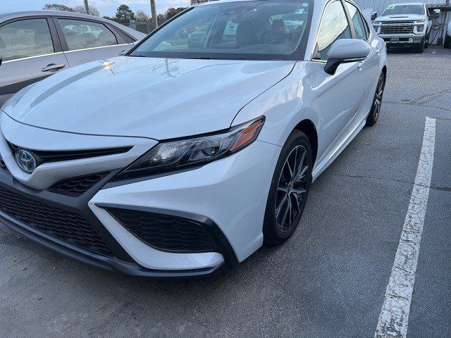 2024 Toyota Camry Hybrid SE