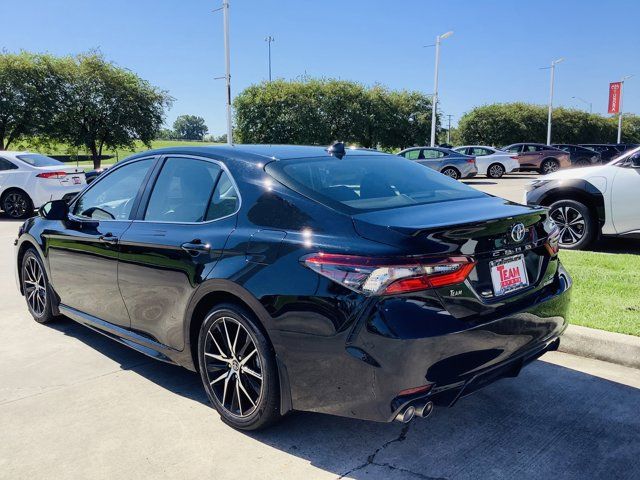 2024 Toyota Camry Hybrid SE