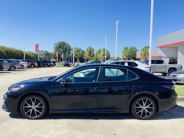 2024 Toyota Camry Hybrid SE