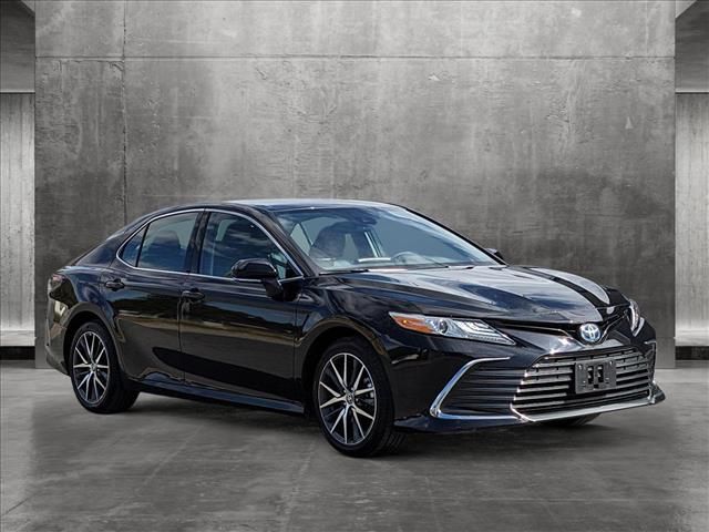 2024 Toyota Camry Hybrid XLE