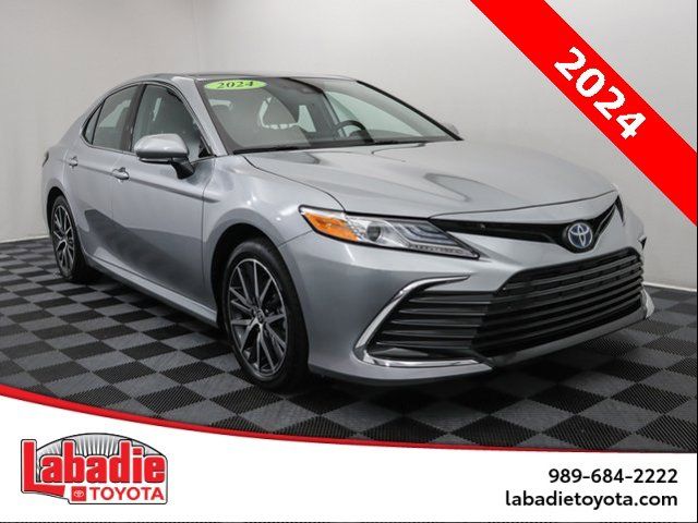 2024 Toyota Camry Hybrid XLE