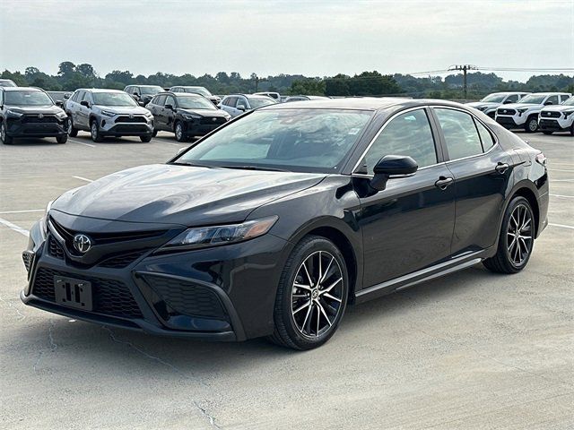 2024 Toyota Camry SE