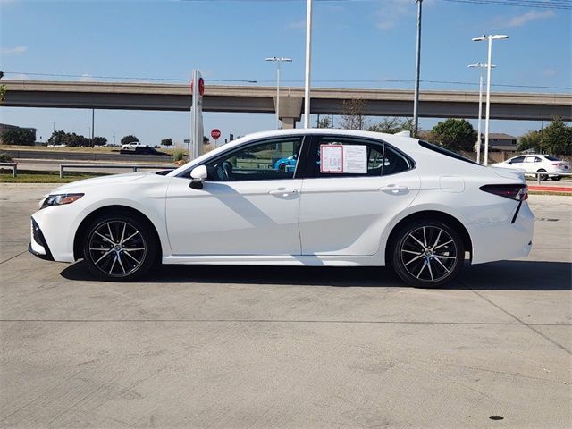 2024 Toyota Camry SE