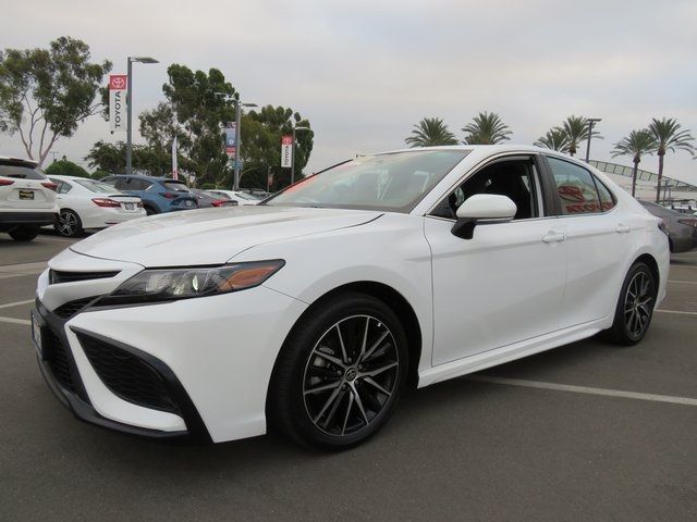 2024 Toyota Camry SE