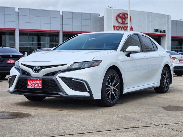 2024 Toyota Camry SE