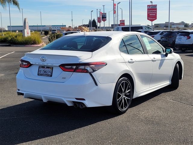 2024 Toyota Camry SE