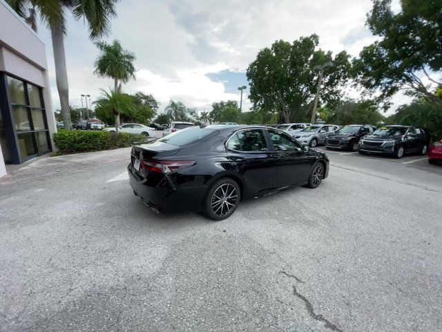 2024 Toyota Camry SE