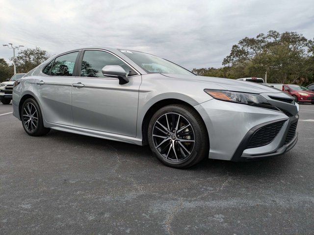 2024 Toyota Camry Hybrid SE