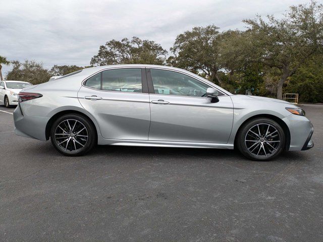 2024 Toyota Camry Hybrid SE