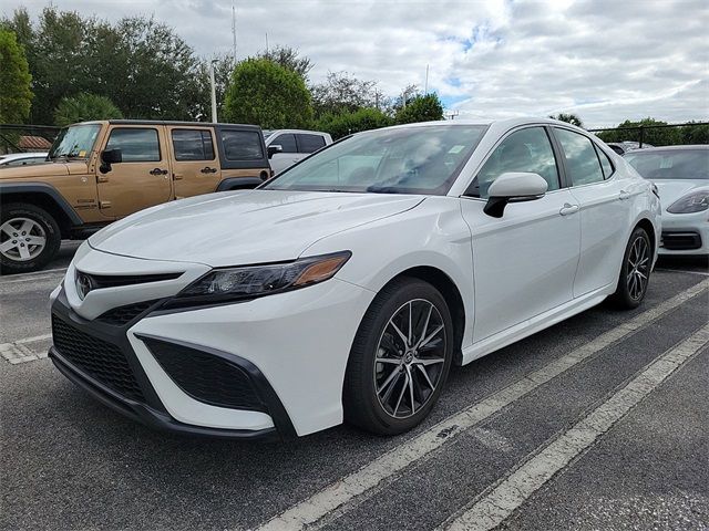 2024 Toyota Camry SE