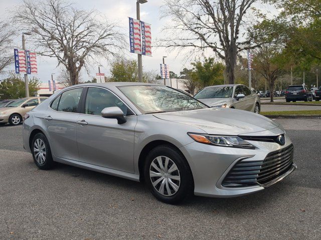 2024 Toyota Camry Hybrid LE