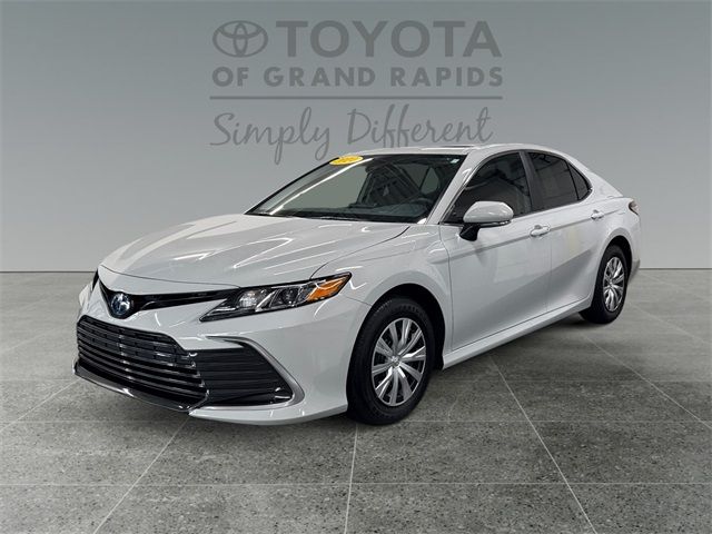 2024 Toyota Camry Hybrid LE