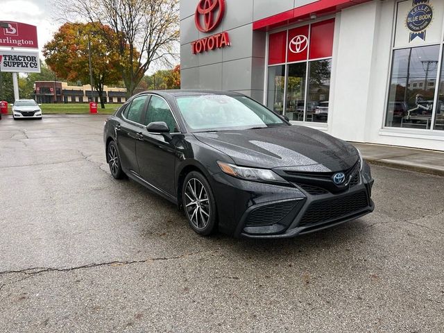 2024 Toyota Camry Hybrid SE