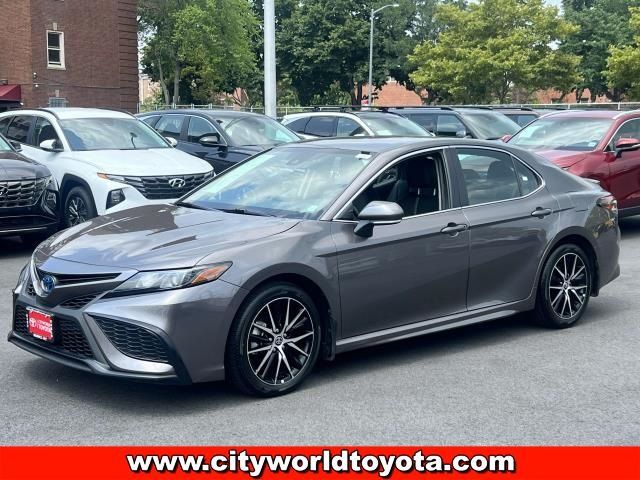 2024 Toyota Camry Hybrid SE