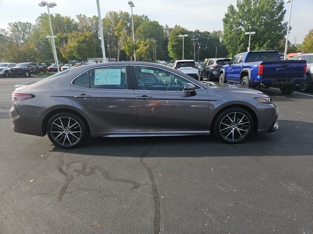 2024 Toyota Camry Hybrid SE