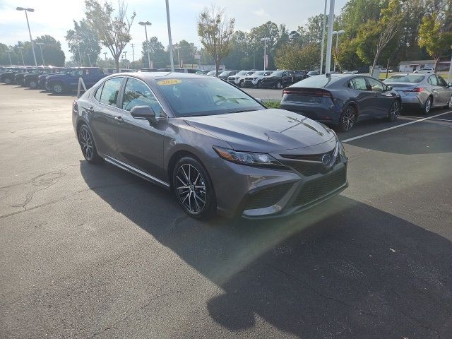 2024 Toyota Camry Hybrid SE