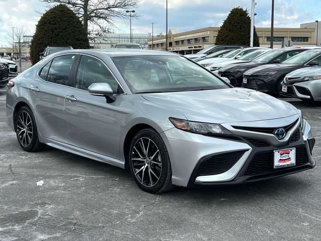 2024 Toyota Camry Hybrid SE