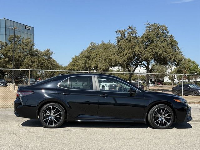 2024 Toyota Camry Hybrid SE