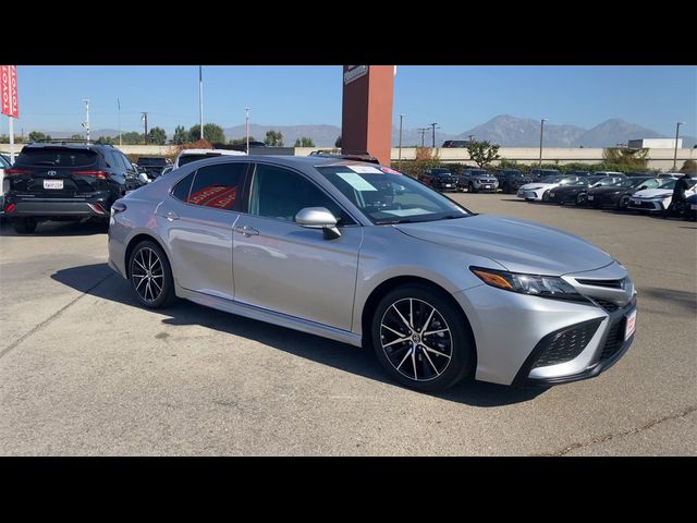 2024 Toyota Camry Hybrid SE