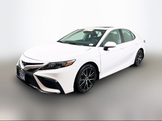 2024 Toyota Camry Hybrid SE