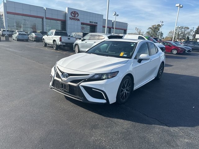 2024 Toyota Camry Hybrid SE