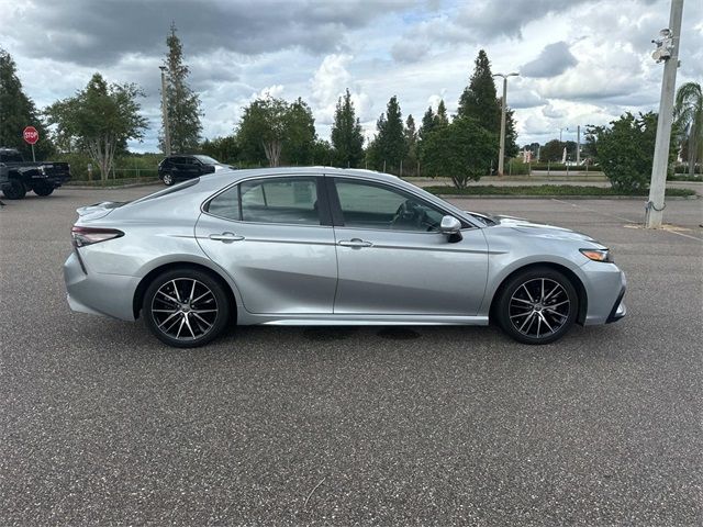 2024 Toyota Camry Hybrid SE