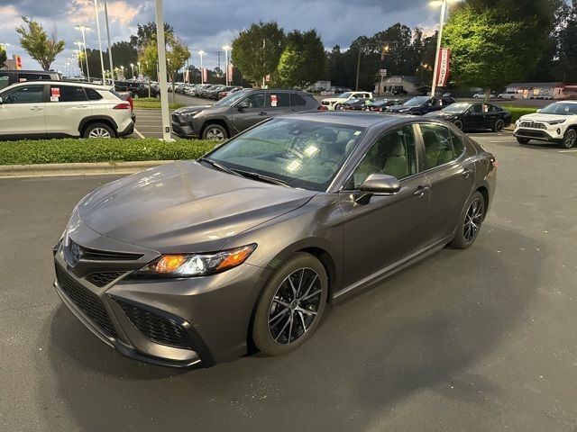 2024 Toyota Camry Hybrid SE