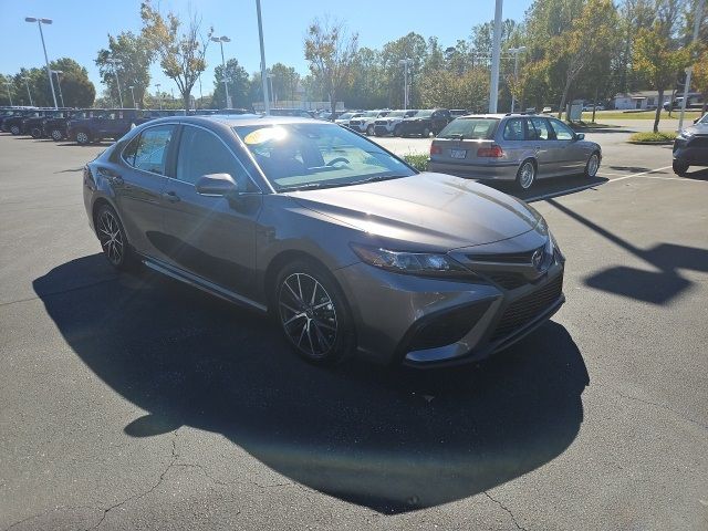 2024 Toyota Camry Hybrid SE