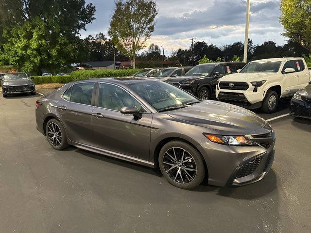 2024 Toyota Camry Hybrid SE