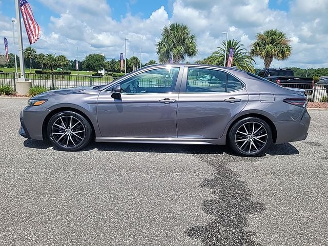 2024 Toyota Camry Hybrid SE