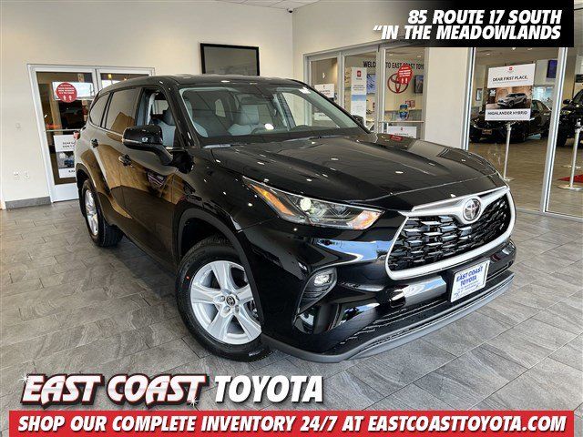 2024 Toyota Highlander LE