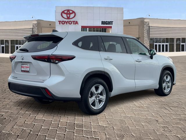 2024 Toyota Highlander LE