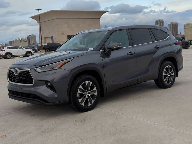 2024 Toyota Highlander XLE