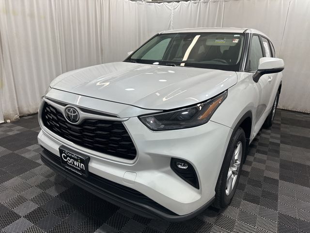 2024 Toyota Highlander LE