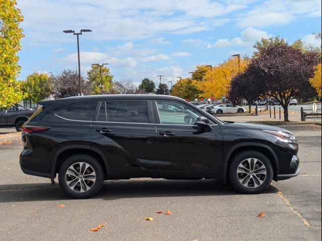 2024 Toyota Highlander 