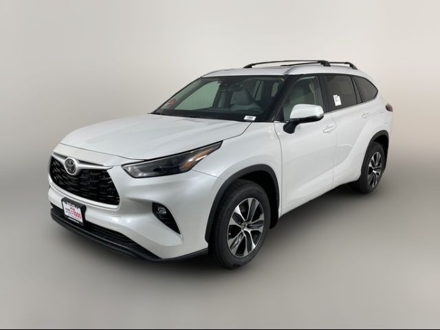 2024 Toyota Highlander 