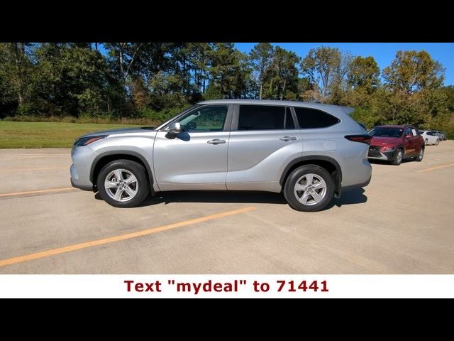 2024 Toyota Highlander LE