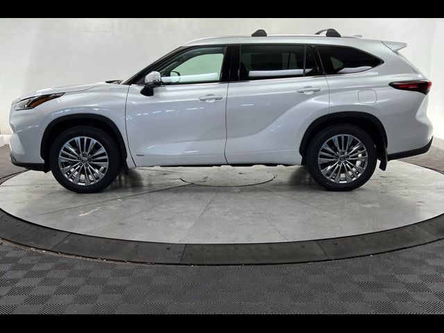 2024 Toyota Highlander Hybrid Platinum