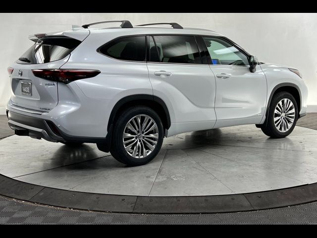 2024 Toyota Highlander Hybrid Platinum