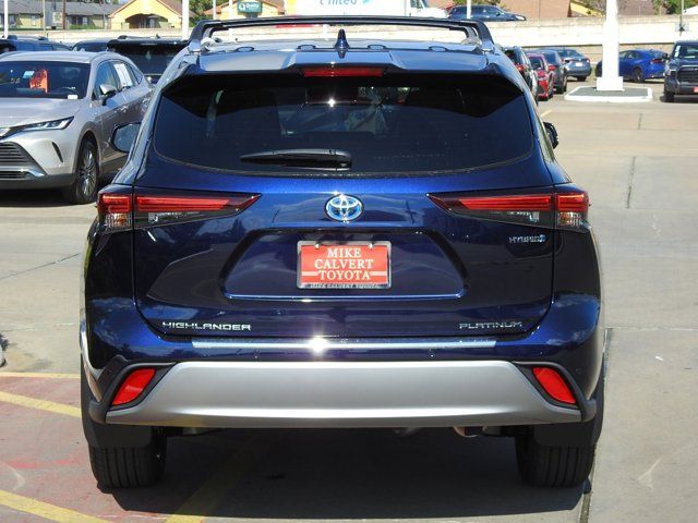 2024 Toyota Highlander Hybrid Platinum