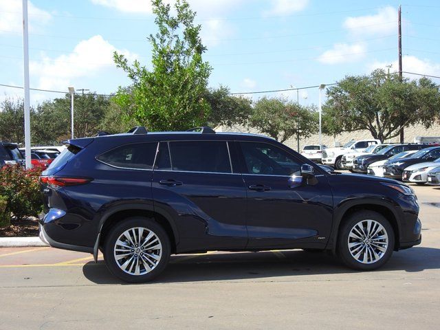 2024 Toyota Highlander Hybrid Platinum