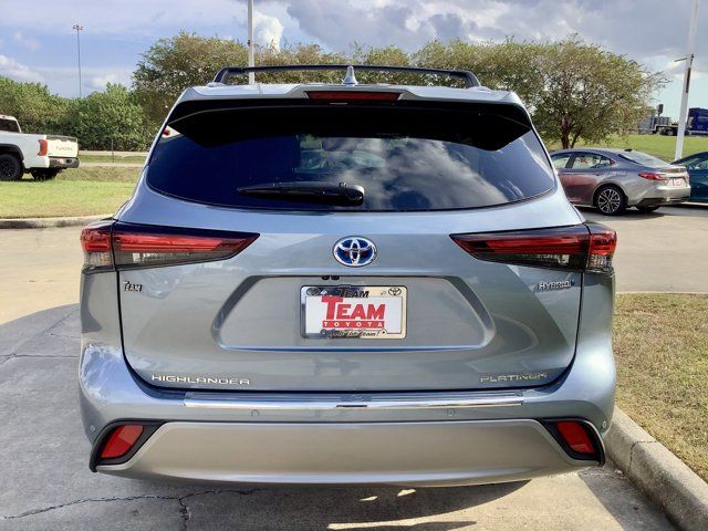 2024 Toyota Highlander Hybrid Platinum