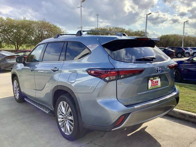 2024 Toyota Highlander Hybrid Platinum