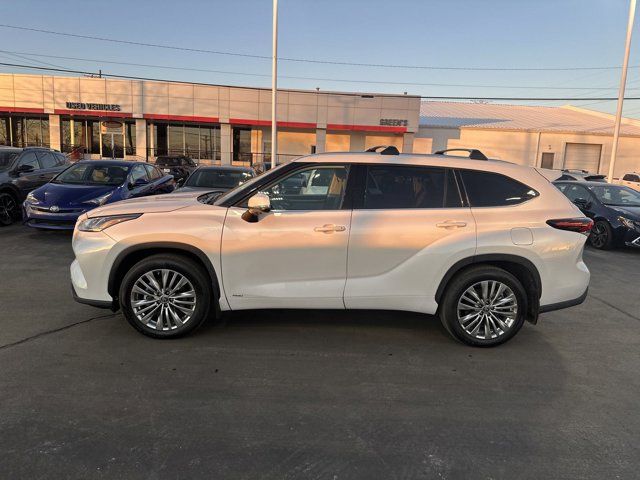 2024 Toyota Highlander Hybrid Platinum