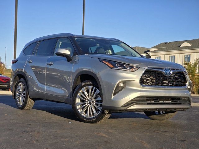 2024 Toyota Highlander Hybrid Platinum