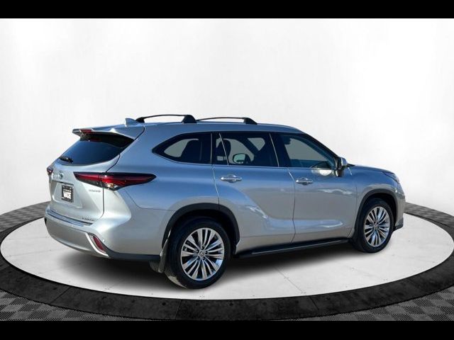 2024 Toyota Highlander Hybrid Platinum